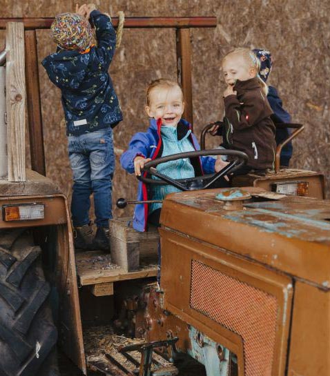 Zum Bauernhof-Kurs für kleine Kinder